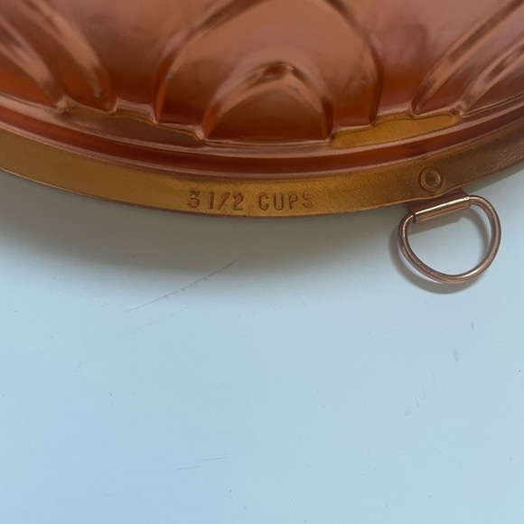 Vintage Round rose gold/copper Jello Ring Mold - with hanger 3 1/2 cup - Picture 3 of 8